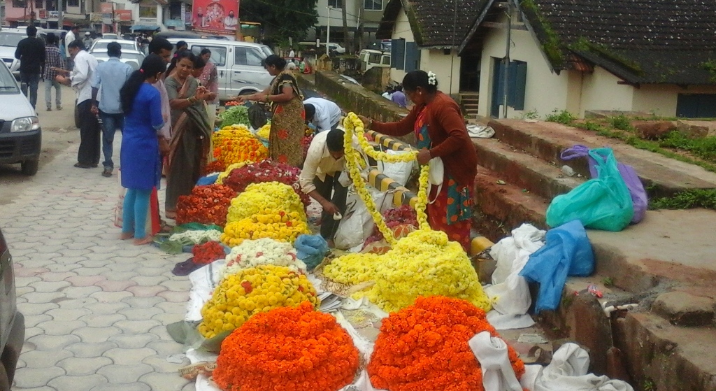 ಗಣೇಶ ಚತುರ್ಥಿ ಸಂಭ್ರಮ: ಎಲ್ಲಿ ನೋಡಿದರೂ ಜನದಟ್ಟಣೆ